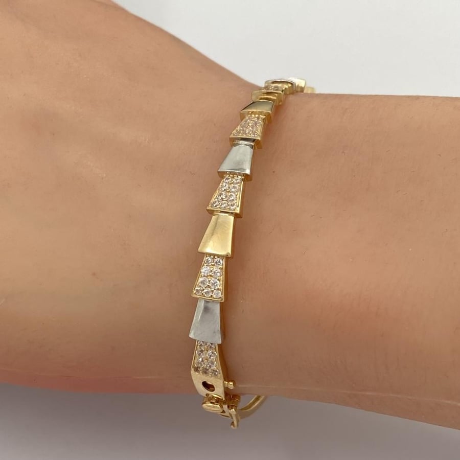 21 karat gold bracelet and ring, weight 8.5 grams
