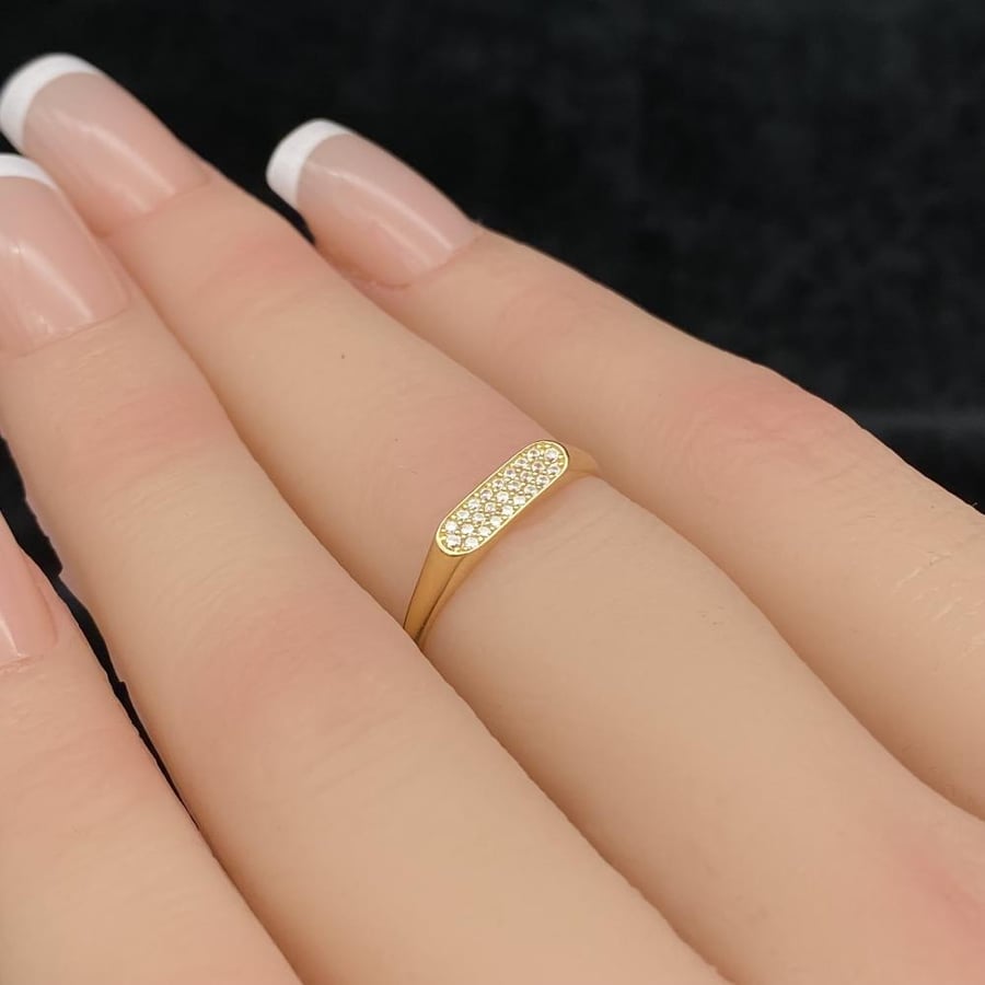 18k gold ring, weight 0.5 grams