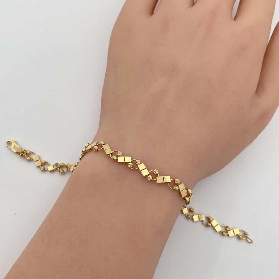 18 karat gold bracelet, weight 6.22 grams