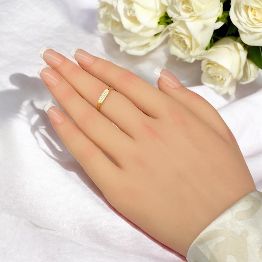 18k gold ring, weight 0.5 grams