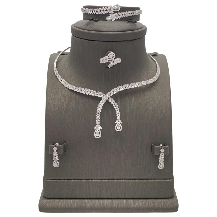 طقم ذهب أبيض عيار 18
