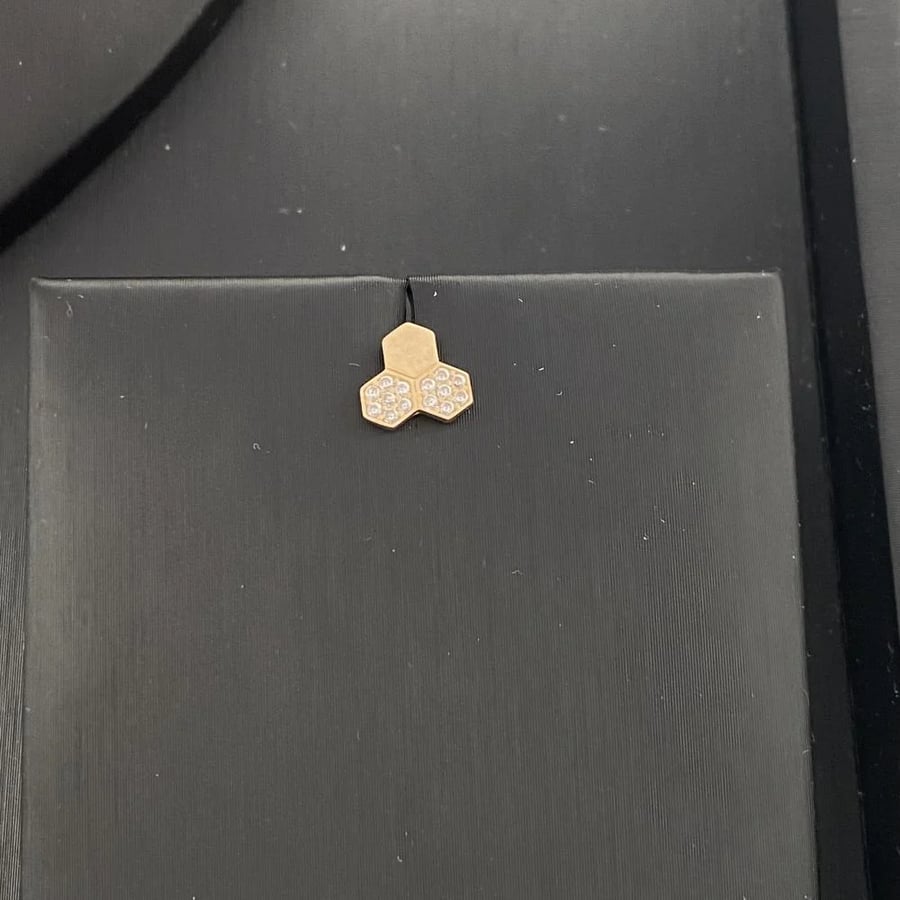 Sweet 18 karat gold set, weight 7.10 grams