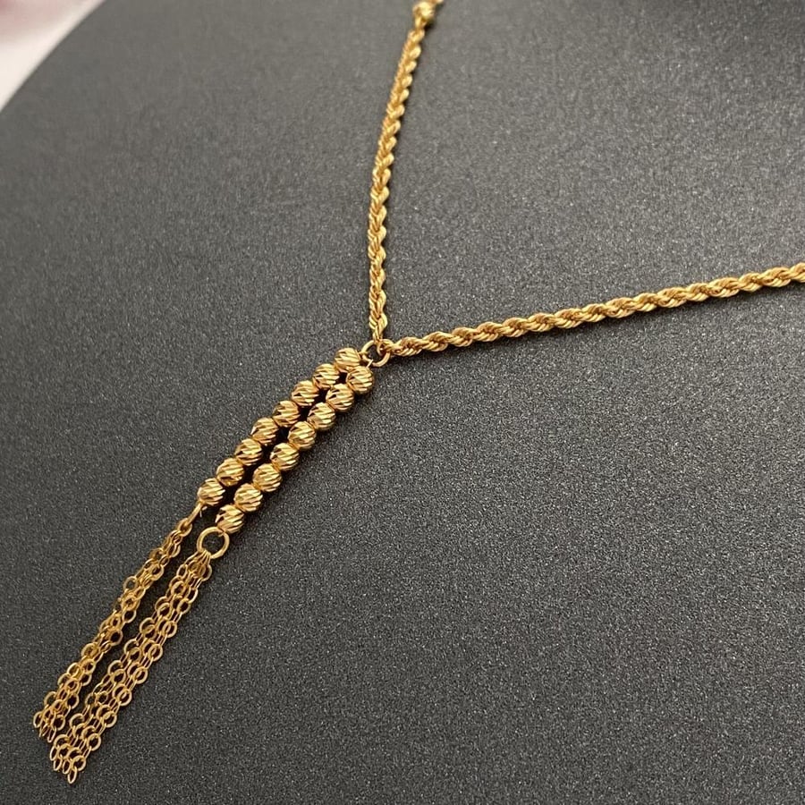 21-karat gold necklace, weighing 2.77 grams