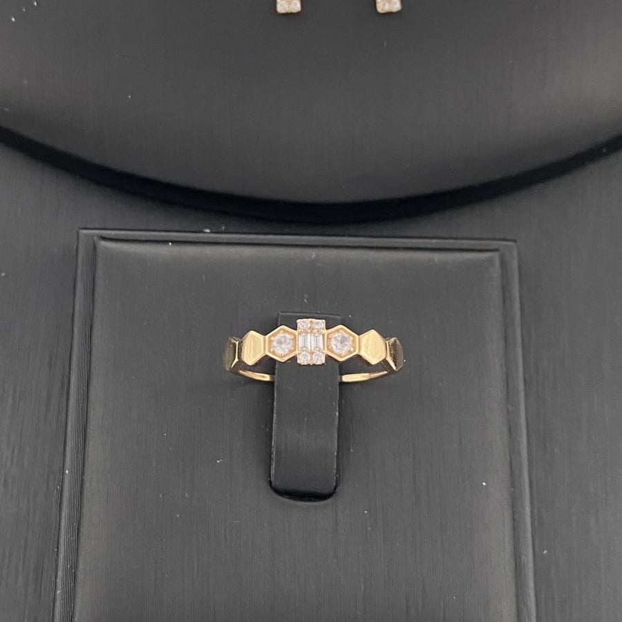 A Chaumet 18-karat gold set weighing 11.19 grams with matching pendants that tell the story of your elegance