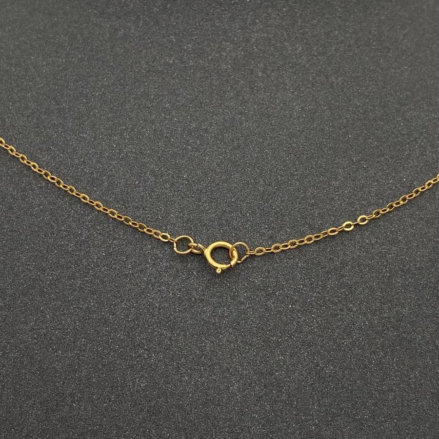 عقد ذهب عيار 21 الوزن 3.19 جرام