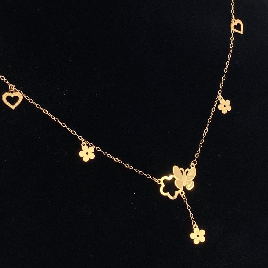21 karat gold butterfly necklace, weight 0.93 grams