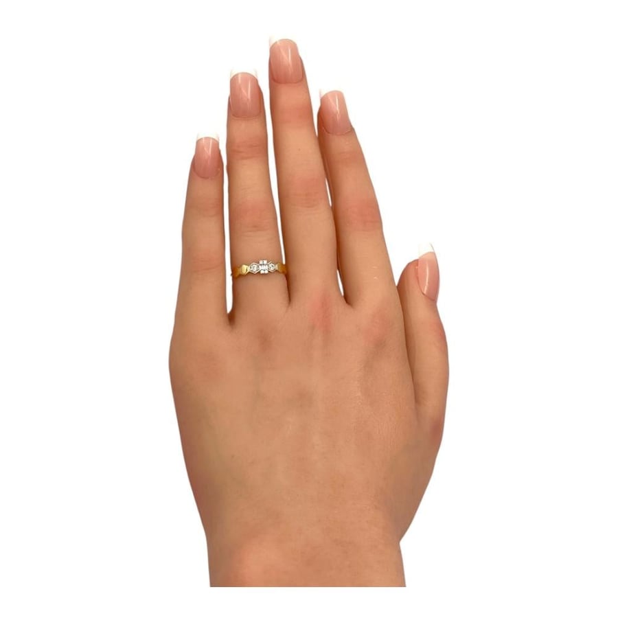 18k gold ring, weight 0.96 grams
