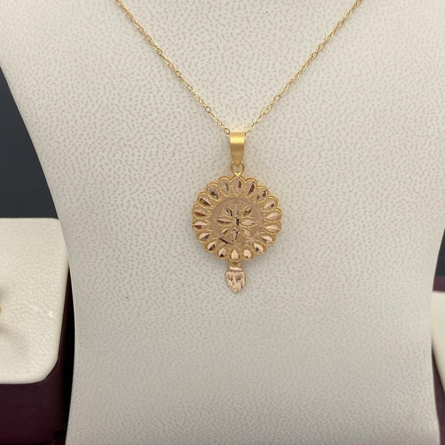 Half set of 21 karat gold, weight 3.83 grams