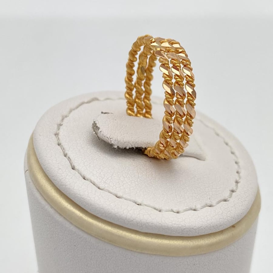 21 karat gold, weight 4.35 grams