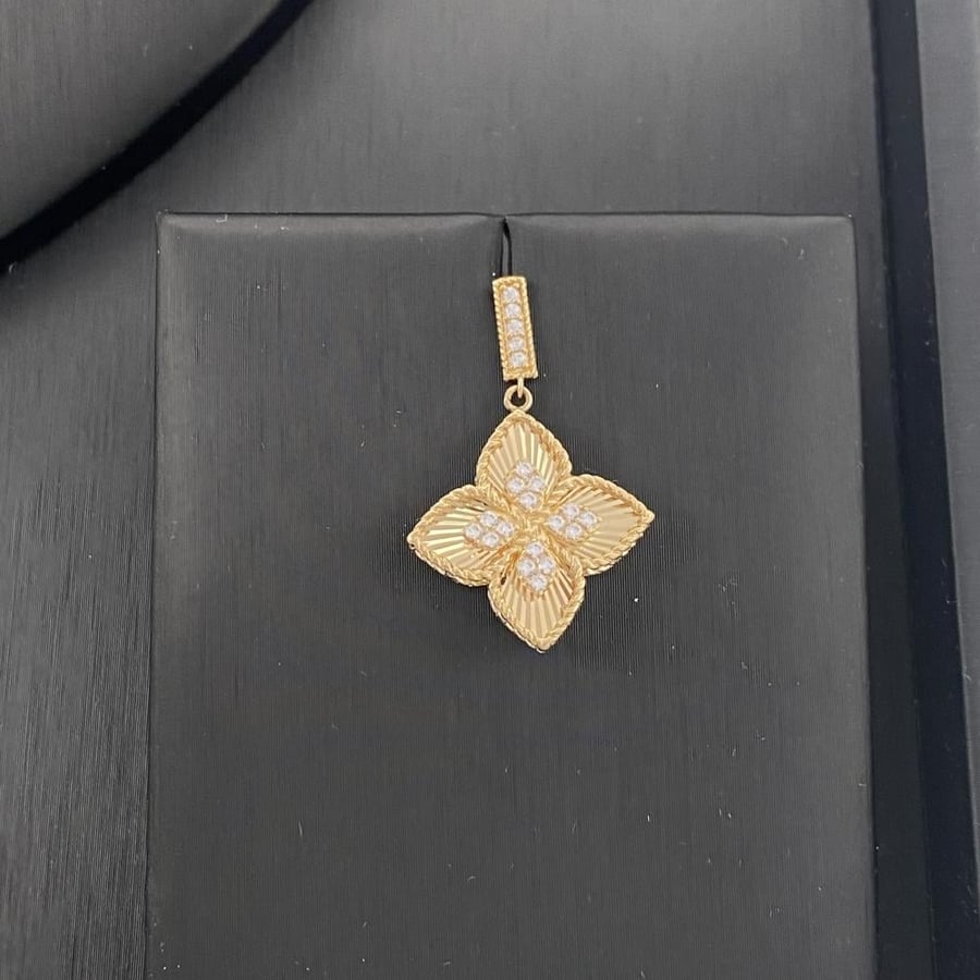 Wonderful 18 karat gold set, weight 22.1 grams