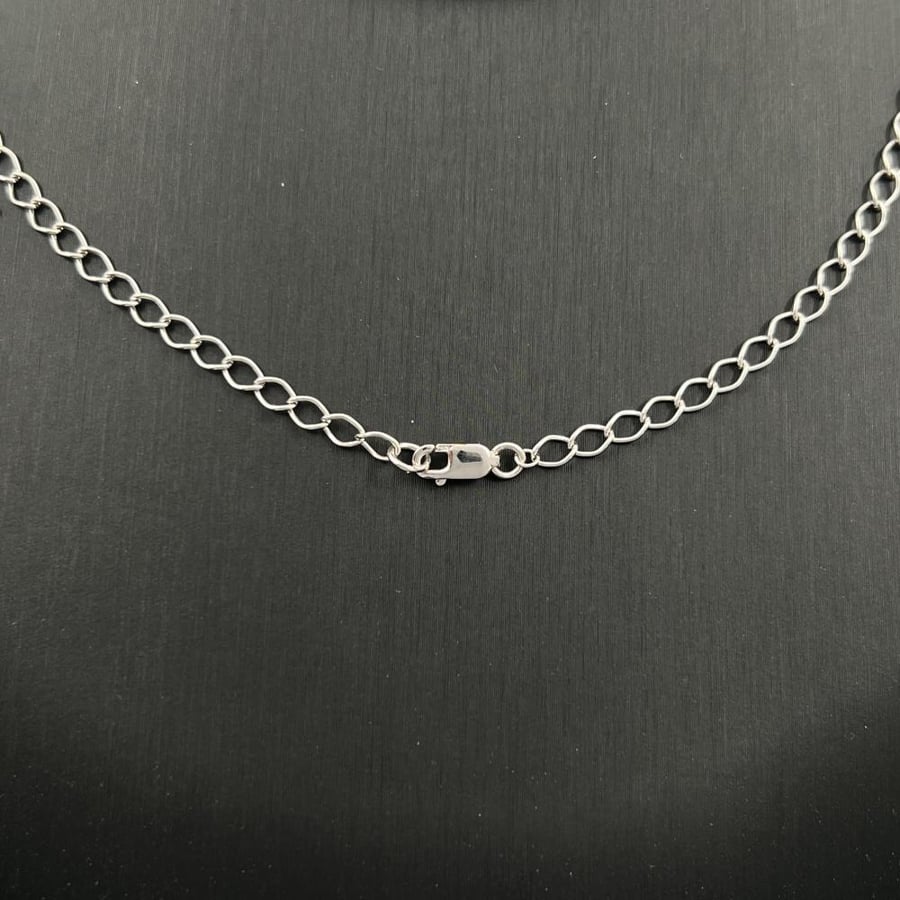 18-karat gold set, weighing 22.54 grams