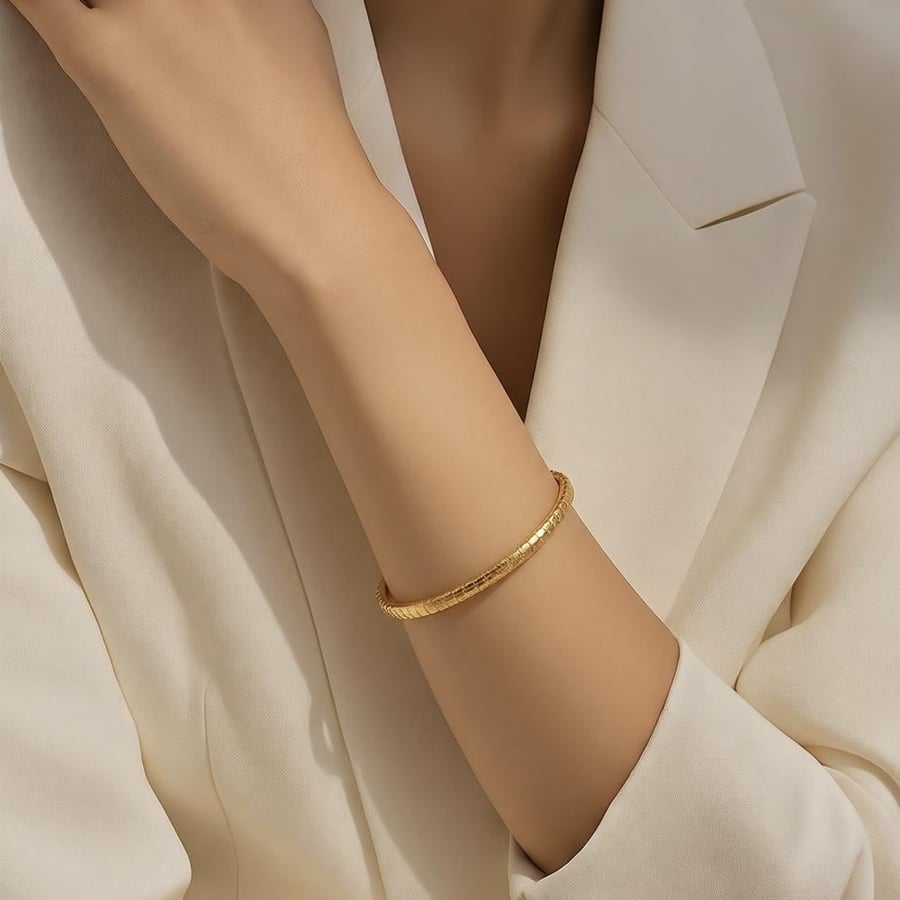 غويشه ذهب عيار 21 الوزن 4.64 جرام
