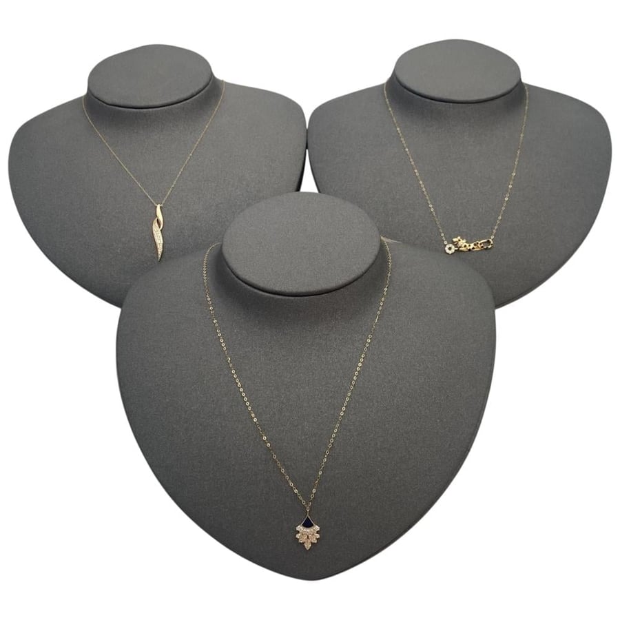 18-karat gold necklaces, weighing 3.54 grams
