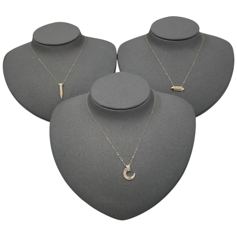 18-karat gold necklaces, weighing 3.10 grams