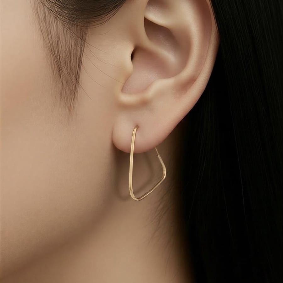 18-karat gold earrings, weighing 0.74 grams