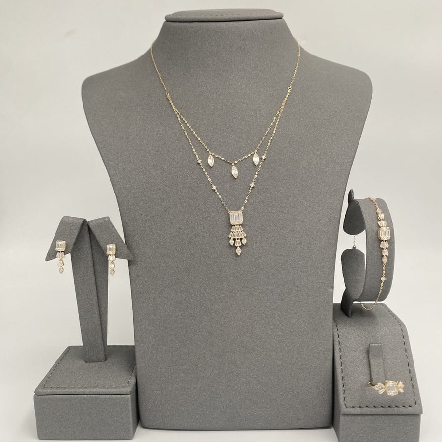 18k gold set, weight 7.7 grams