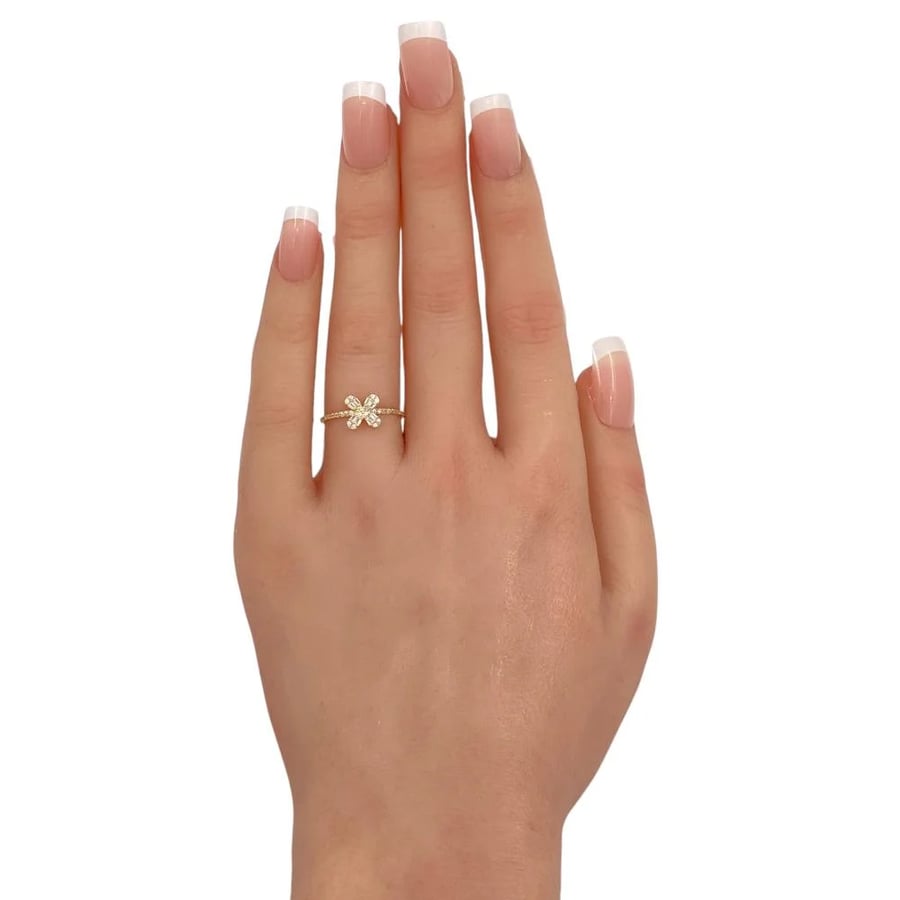 18 karat gold ring, weight 0.78 grams