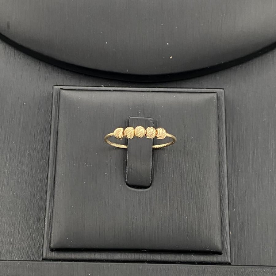 18 karat gold set, weight 4.39 grams