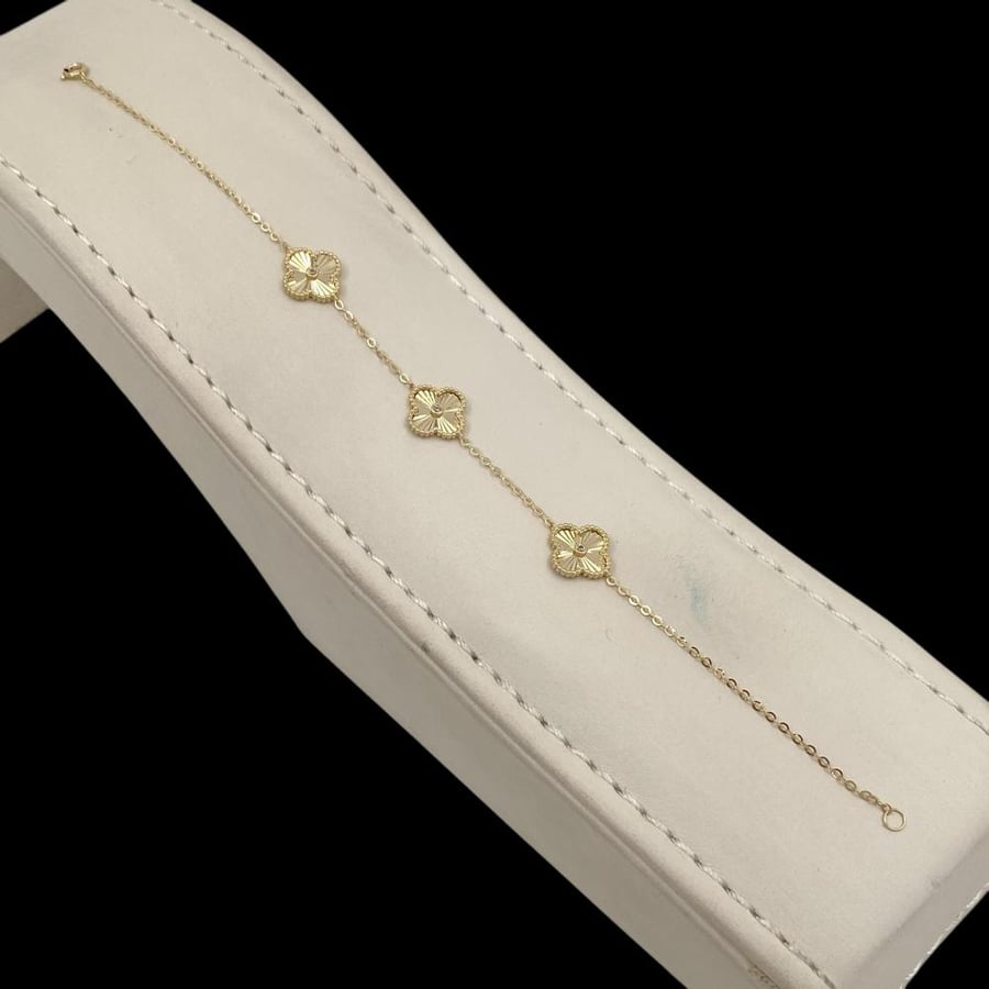 18 karat gold bracelet, weight 1.84 grams
