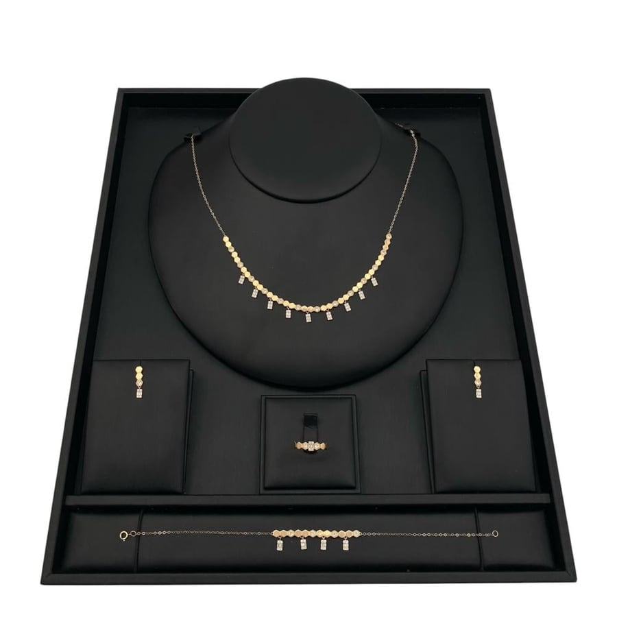 A Chaumet 18-karat gold set weighing 11.19 grams with matching pendants that tell the story of your elegance
