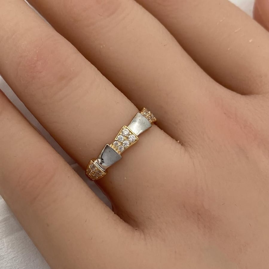 21 karat gold bracelet and ring, weight 8.5 grams