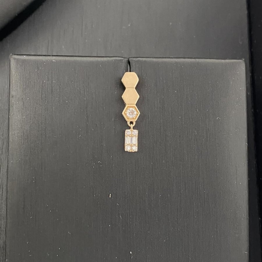 A Chaumet 18-karat gold set weighing 11.19 grams with matching pendants that tell the story of your elegance