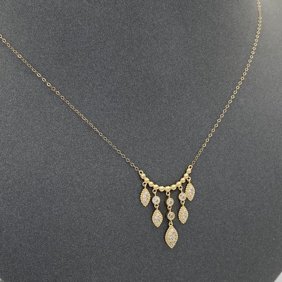 18 karat gold necklace, weight 1.35 grams