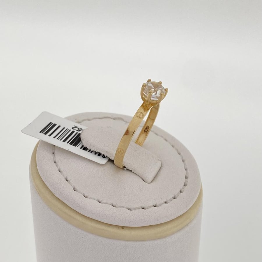 18 karat gold ring, weight 1.39 grams