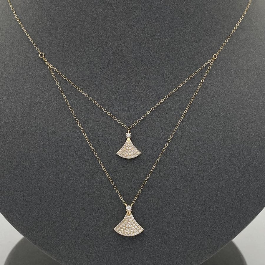 18-karat gold necklace, weighing 1.12 grams