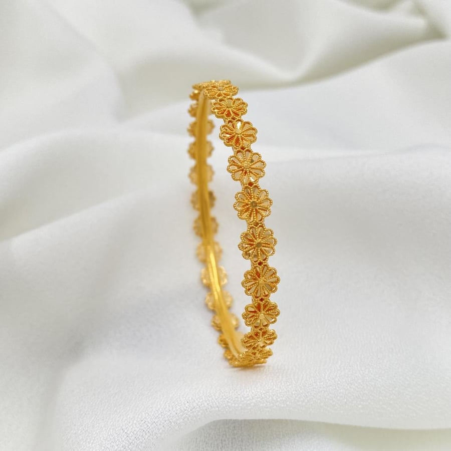 21-karat gold bracelet, weight 9.70 grams
