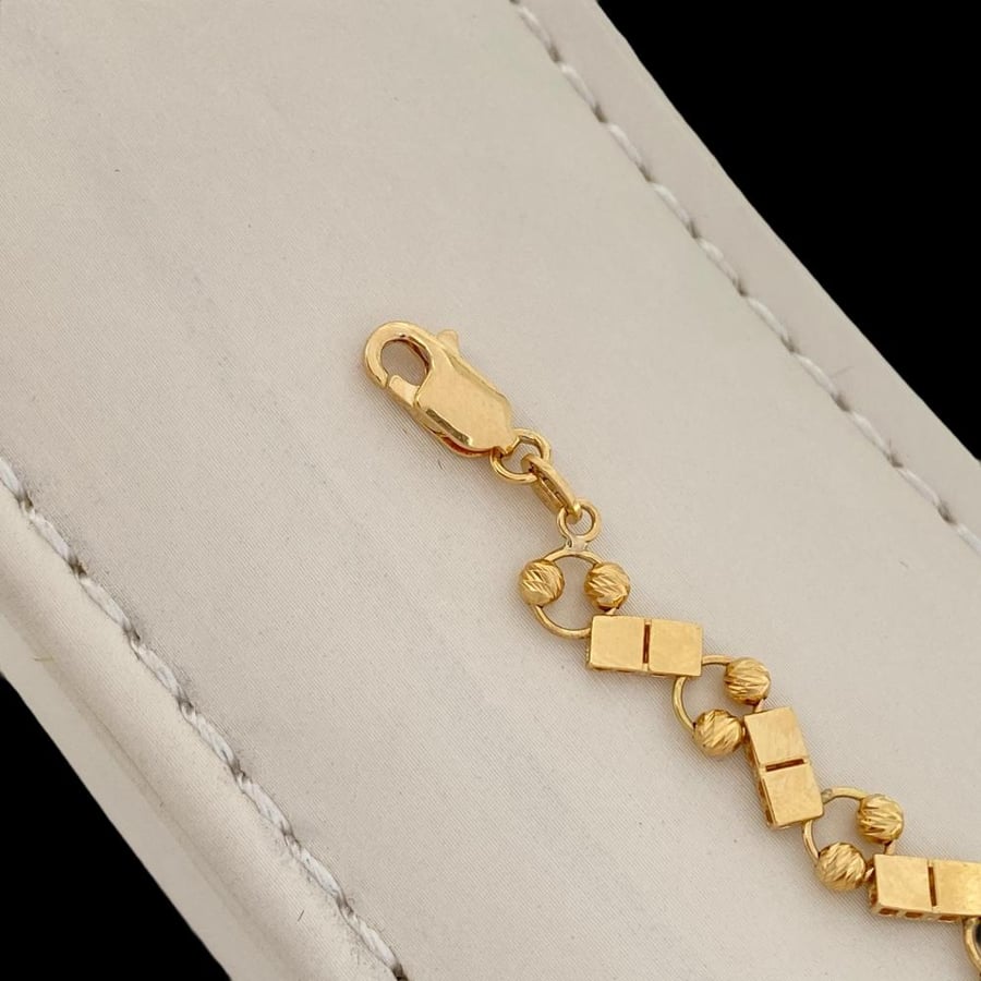 18 karat gold bracelet, weight 6.22 grams