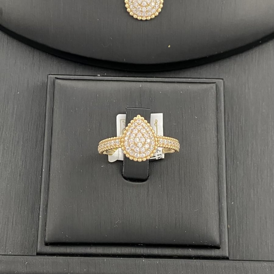 18 karat gold set, weight 10.31 grams