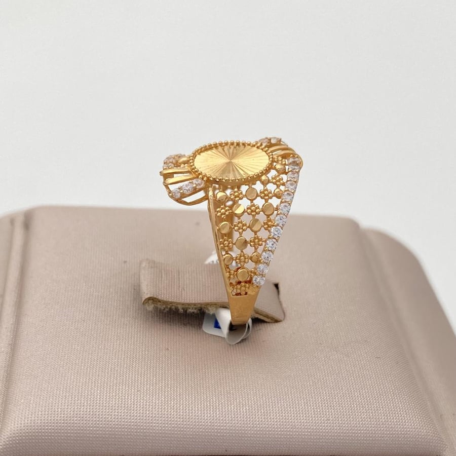 21-karat gold ring, weighing 1.79 grams