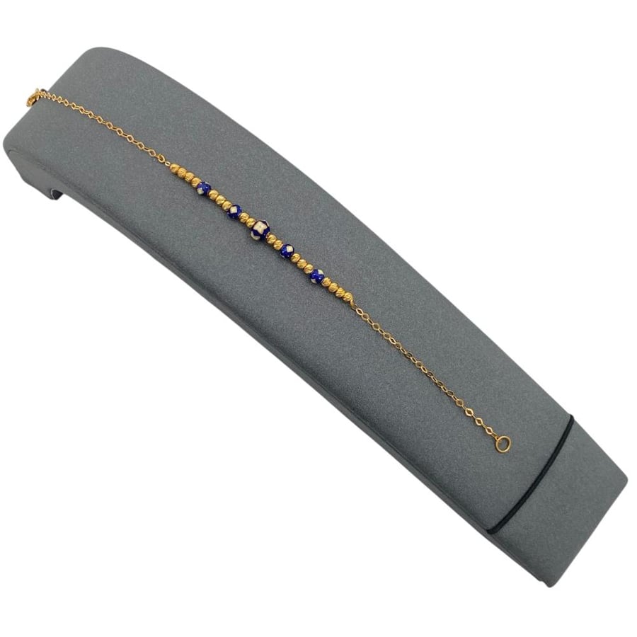 21 karat gold bracelet with blue beads, weight 2.57 grams