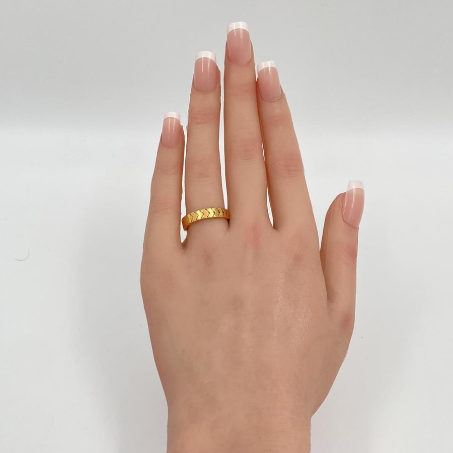 21 karat gold ring, weight 2.14 grams