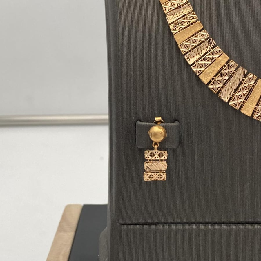 طقم ذهب عيار 21 الوزن 13.74 جرام