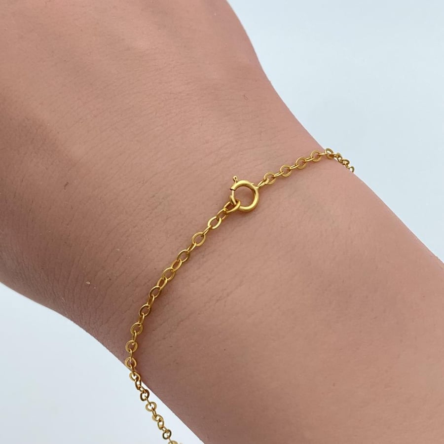 21-karat gold hand weighing 14.33 grams