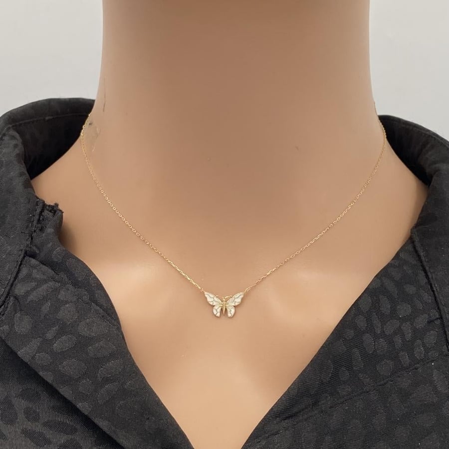 عقد ذهب عيار 18 الوزن 0.94 جرام