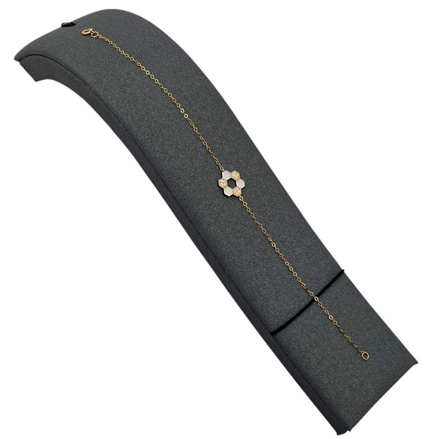 18-karat gold bracelet, weight 0.81 grams