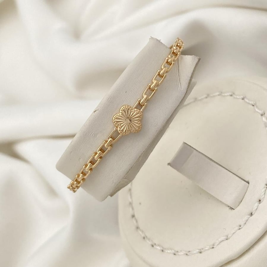 18 karat gold children's bracelet, weight 1.89 grams