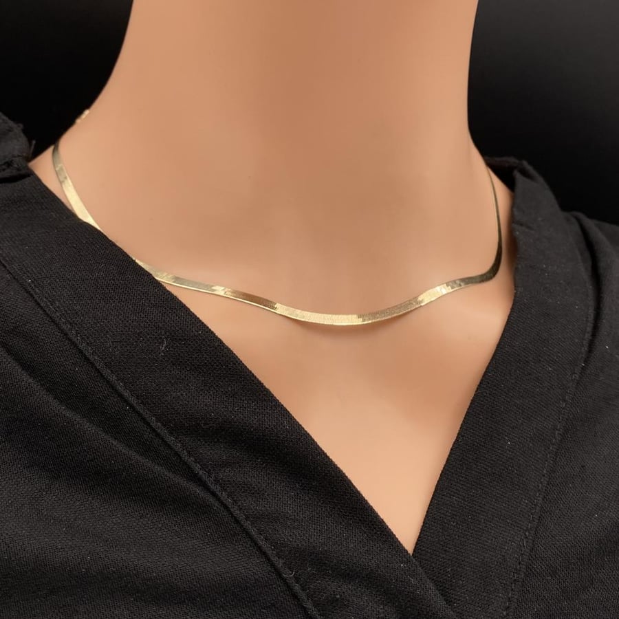 عقد ذهب عيار 18 الوزن 6.06 جرام