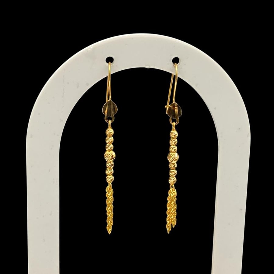 21 karat gold earring, weight 1.84 grams