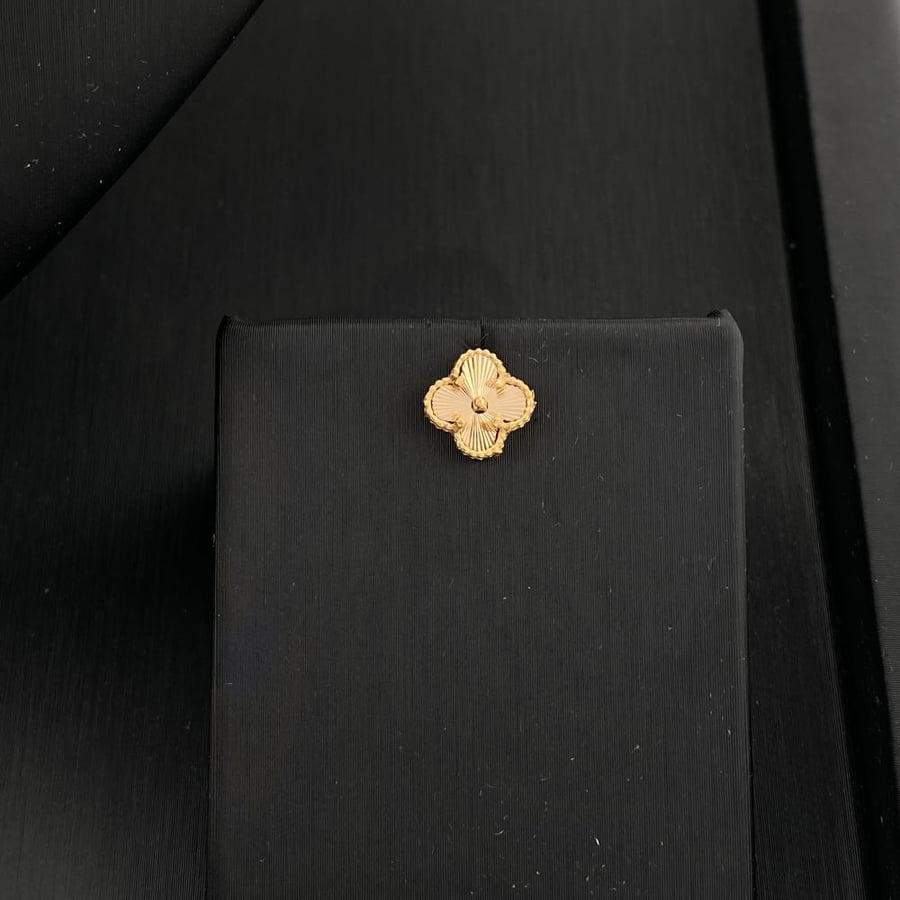 21 karat gold set, weight 8.18 grams