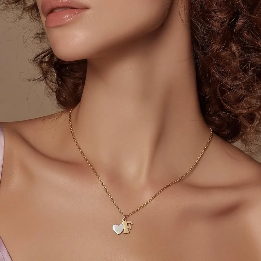 Letter F, 18k gold, weight 1.71 grams