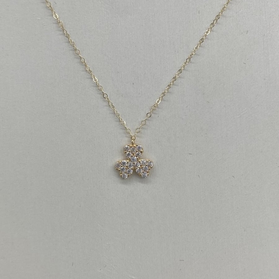 18k gold children's set with a touch of luxury and a light weight of 1.6 grams