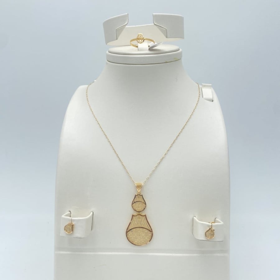 Half set of 21 karat gold, weight 3.9 grams