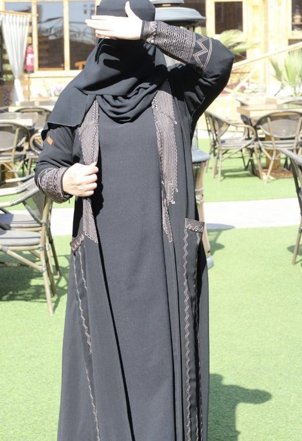 عبايه يوم التأسيس +فستان +طرحه
