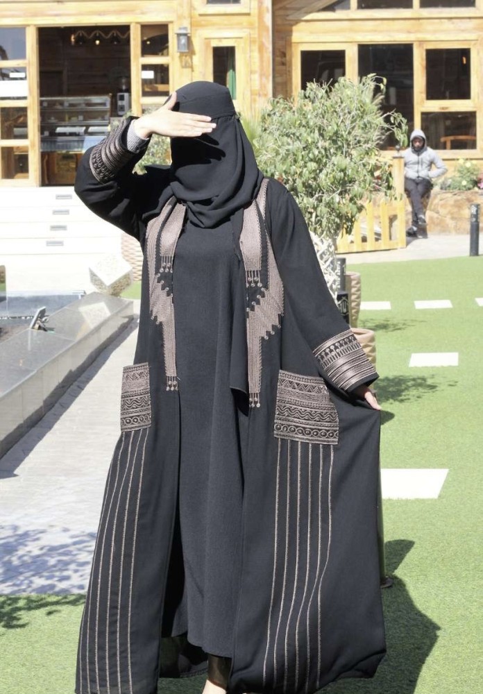 عبايه اليوم الوطني مع طرحه