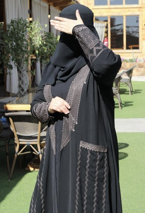 عبايه يوم التأسيس +فستان +طرحه