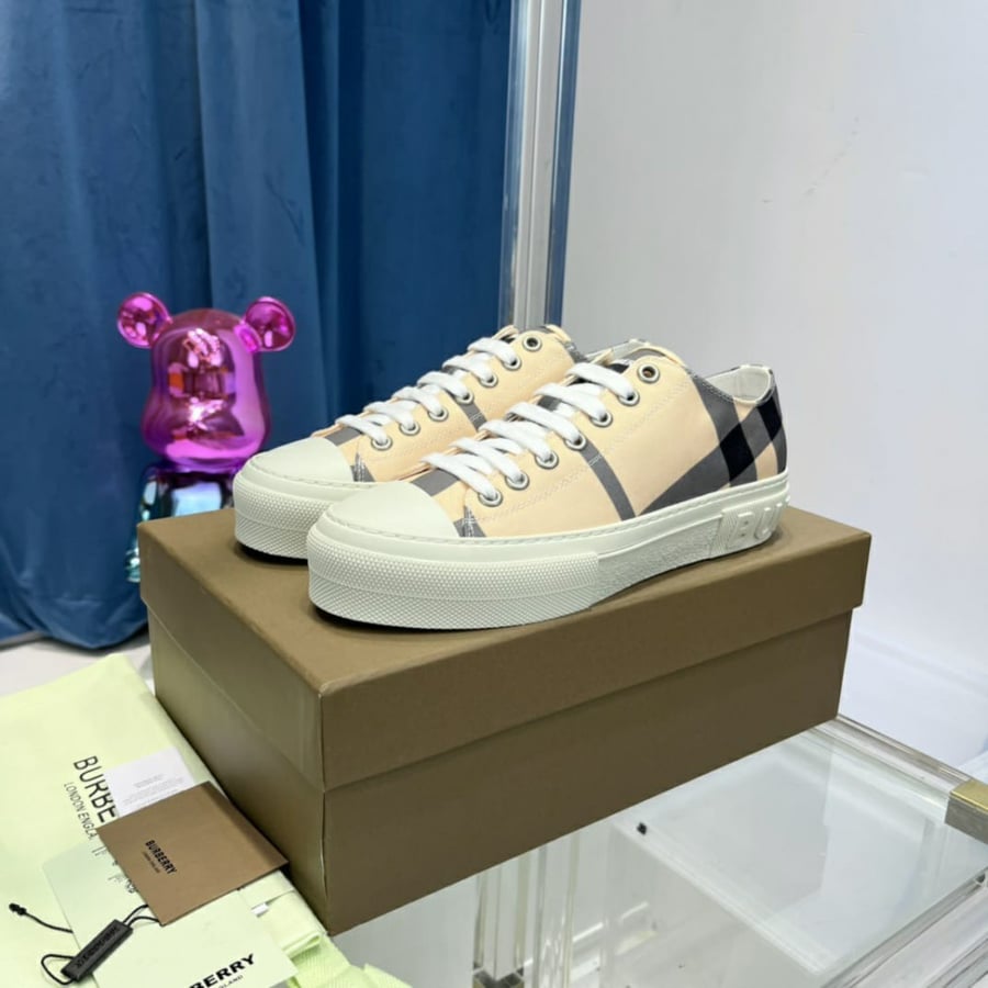 BURBERRY